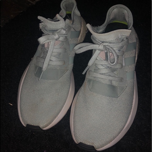 Adidas women’s sneakers - Picture 1 of 2